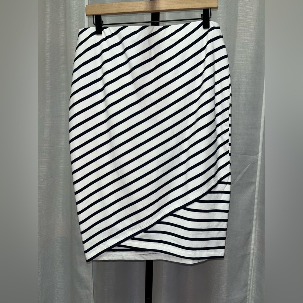 Bae the label ever after skirt NWT | size large